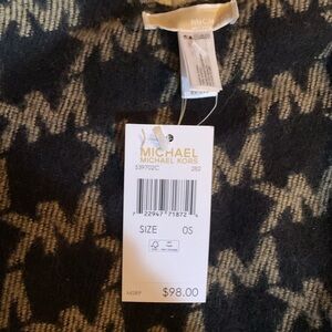 MICHAEL KORS SHRUG!!!!!    New with tags. Never worn!    MUST HAVE !!!!!